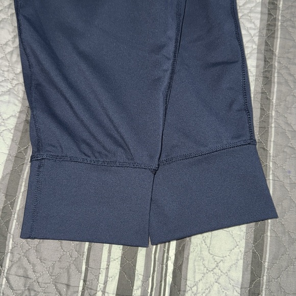 Kirkland Signature Men's Waistband Active Jogger Pants in Navy Blue - Picture 6 of 9